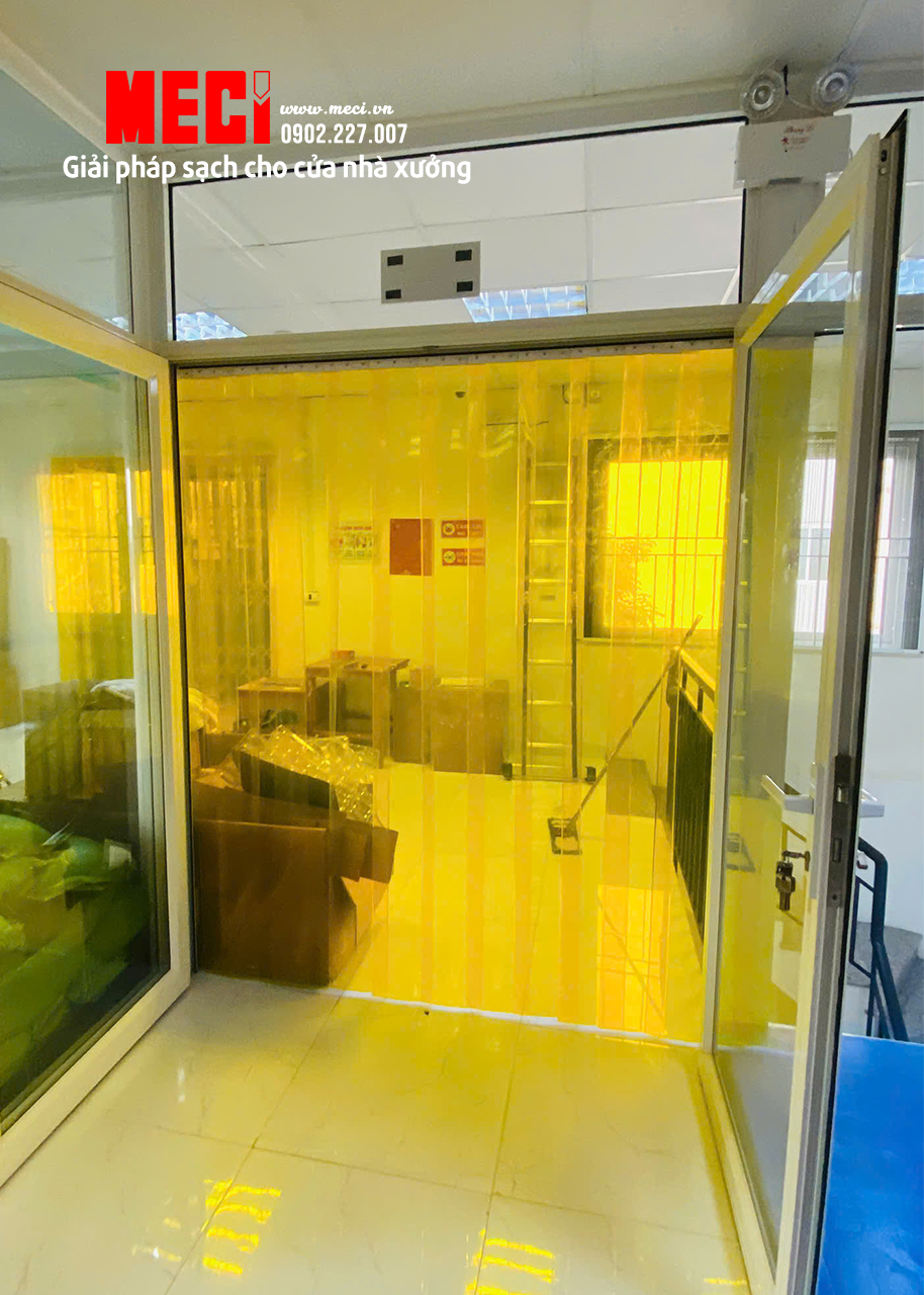 Bộ rèm lắp tại vị trí cửa thông phân vùng