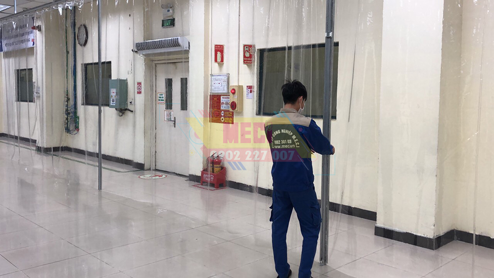 Rèm nhựa pvc trong ngăn phân vùng làm việc