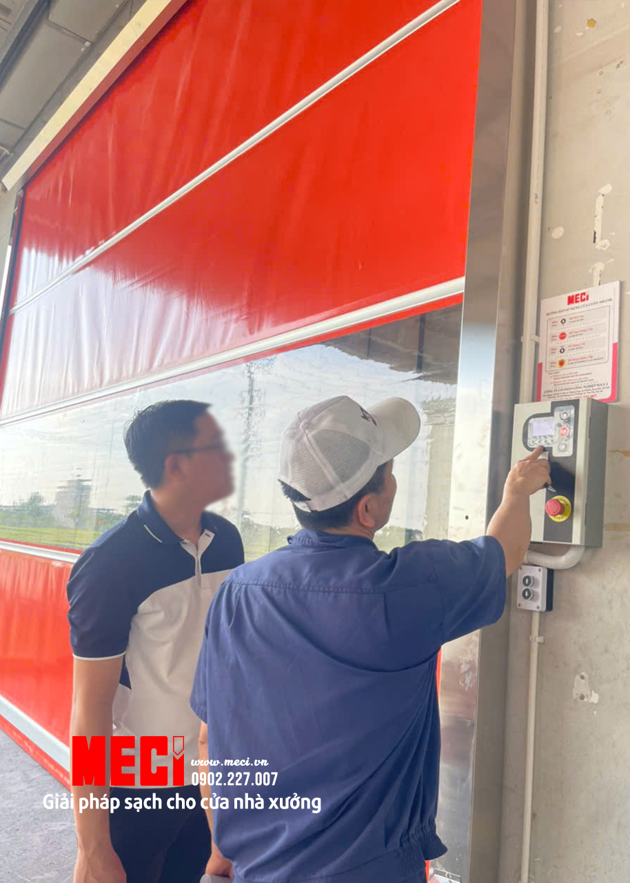 MECI bàn giao cách sử dụng cửa cuốn nhanh
