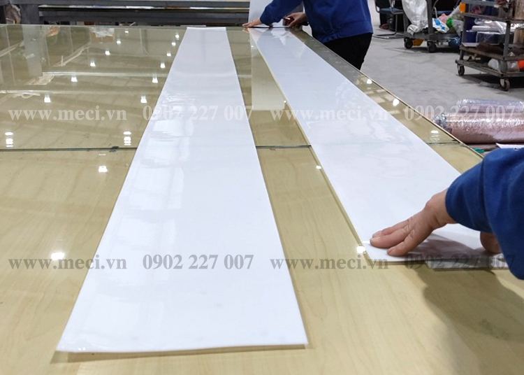 Gia công rèm nhựa pvc ngăn điều hòa