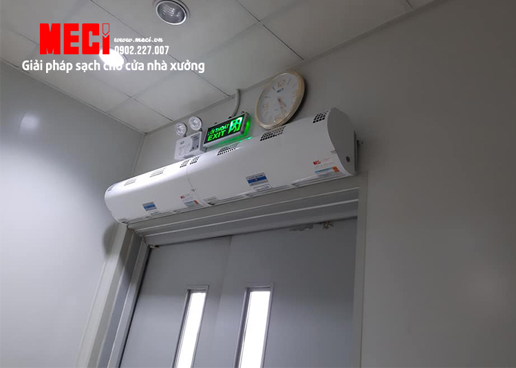 Quạt cắt gió lắp đặt trên cửa