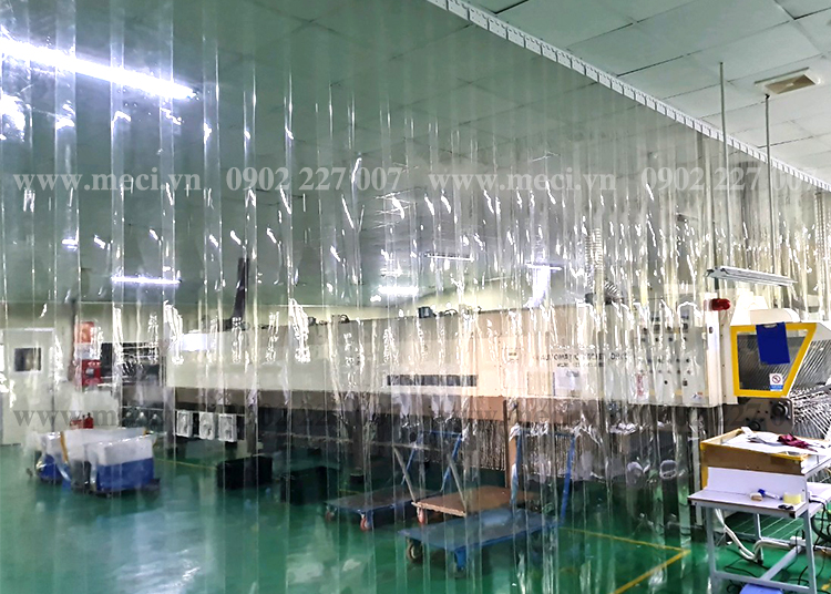 Rèm nhựa pvc lắp đặt bên trong nhà máy