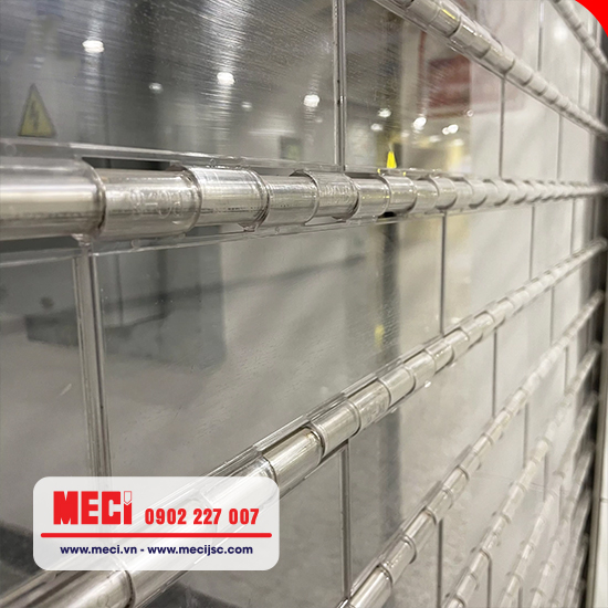 Các nan cửa được liên kết theo chiều ngang