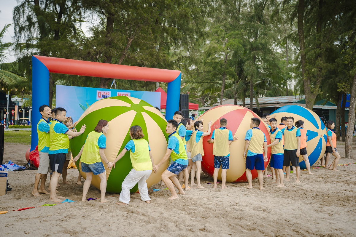 Hoạt động team building trong chuyến đi