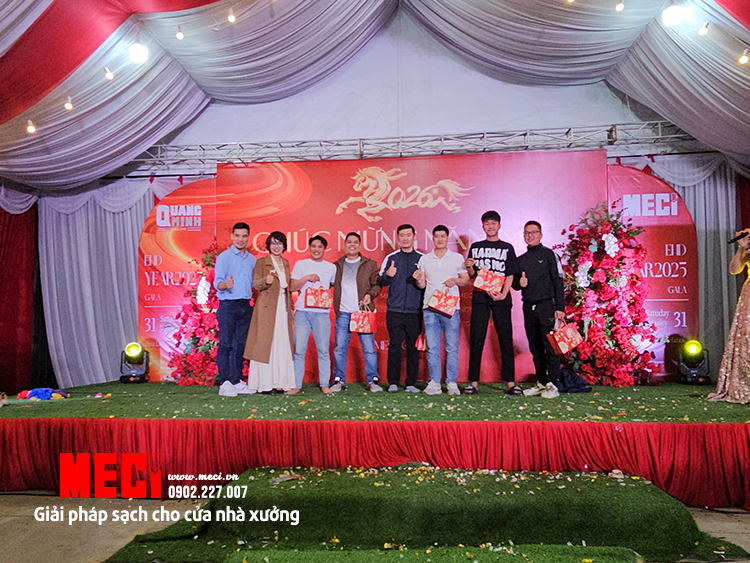 Trao quà cho nhân viên chơi mini game